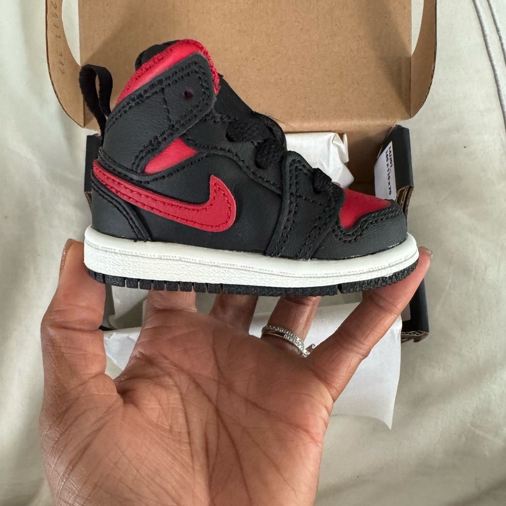 Jordan 1 MID